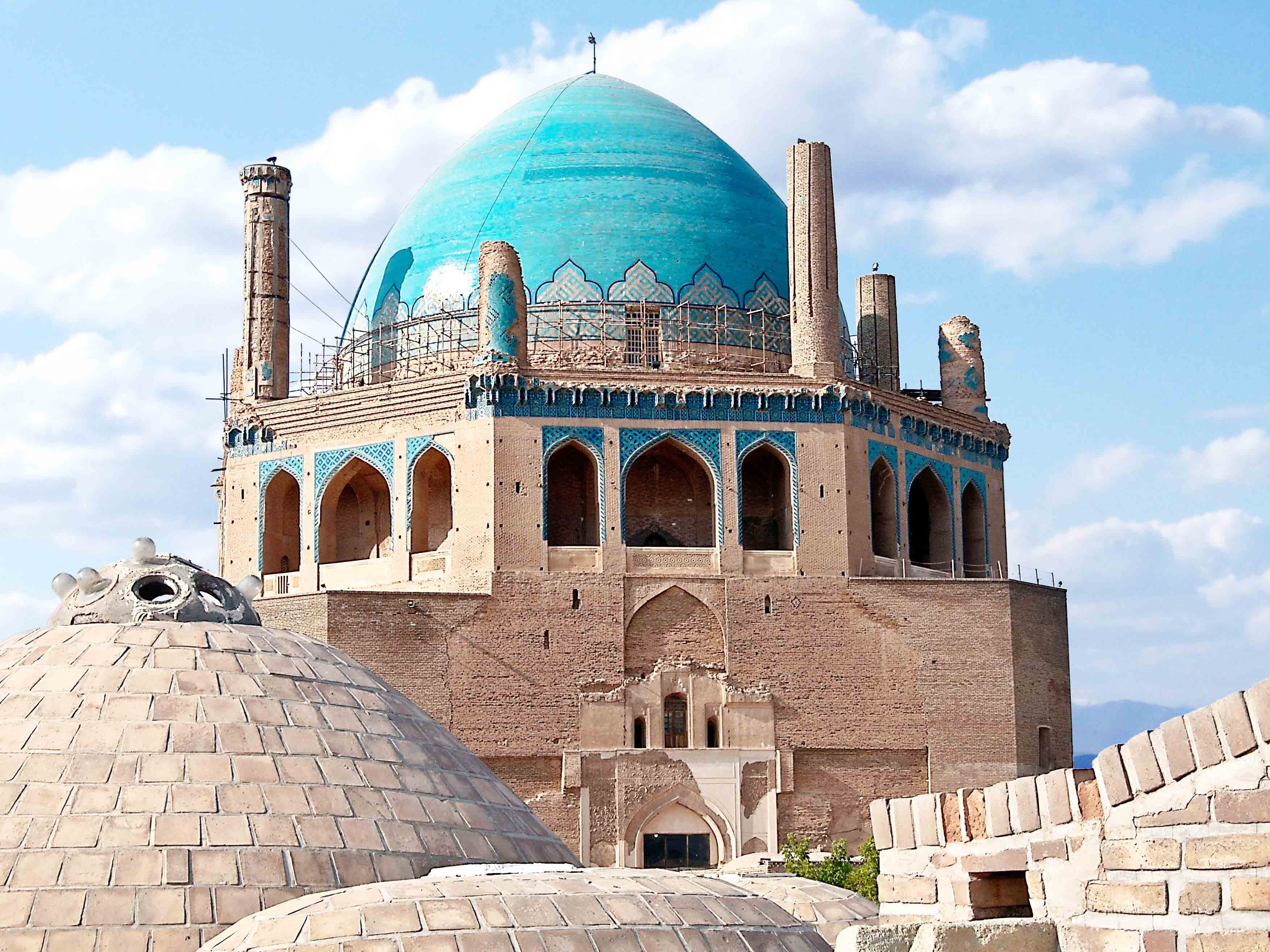 بررسی و تحلیل انواع گنبد در معماری اسلامی و معماری ایران